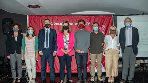 Pla obert de la s&iacute;ndica d'Aran, Maria Verg&eacute;s, amb els integrants del Consell Consultatiu de l'Aran&egrave;s el dia de la constituci&oacute; d'aquest &ograve;rgan. Imatge del 17 de setembre de 2021. (Horitzontal)