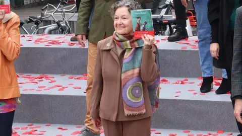 Pla americ&agrave; de l'escriptora Maria Barbal, guardonada amb el Premi d'Honor de les Lletres Catalanes i el Premi Josep Pla, a la foto de Sant Jordi de TV3. Imatge del 20 d'abril de 2021. (Horitzontal). 
