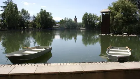 Pla general de l'estany de Puigcerd&agrave; vist des de la zona on hi ha l'embarcador, el 23 d'agost de 2019 (Horitzontal).