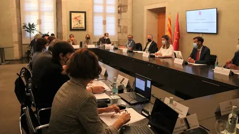 Pla general de la Comissi&oacute; Bilateral Generalitat-Conselh Generau d'Aran a la Sala T&agrave;pies del Palau de la Generalitat. Imatge del 13 d'octubre del 2021 (Horitzontal)