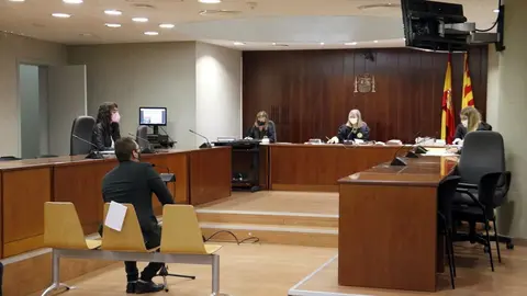 Pla obert de la sala de l'Audi&egrave;ncia de Lleida on s'ha celebrat el judici a un acusat de maltractar, amena&ccedil;ar i violar la parella a Tremp, el 2019. Imatge del 14 d'octubre de 2021. (Horitzontal)
