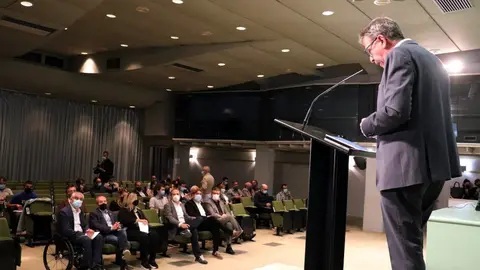 Pla americ&agrave; del president de la Diputaci&oacute; de Lleida, Joan Talarn, intervenint en la jornada sobre el despoblament en el marc de Municip&agrave;lia, el 19 d'octubre del 2021. (Horitzontal)