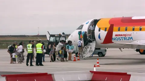 Imatge d'arxiu d'un avi&oacute; d'Air Nostrum a l'Aeroport de Lleida-Alguaire, l'any 2011. (Horitzontal)