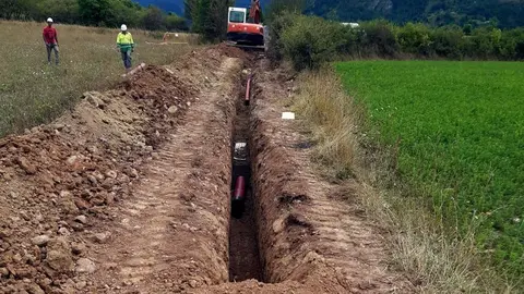 Una rasa per soterrar el cablejat el&egrave;ctric d'unes obres d'Endesa a la Cerdanya /ACN