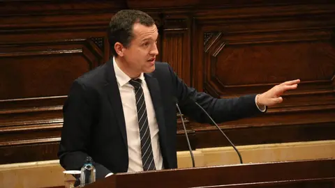 Pla mitj&agrave; del diputat del PSC &Ograve;scar Ordeig durant la seva intervenci&oacute; al debat del dictamen de la Comissi&oacute; de la Sindicatura de Comptes al ple del Parlament. 29 d'abril del 2021. (Horitzontal)