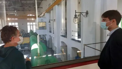 Pla de detall de l'eurodiputat d'ERC, Jordi Sol&eacute;, de visita a la central hidroel&egrave;ctrica de Talarn, al Pallars Juss&agrave;, el 3 de novembre del 2021. (Horitzontal)
