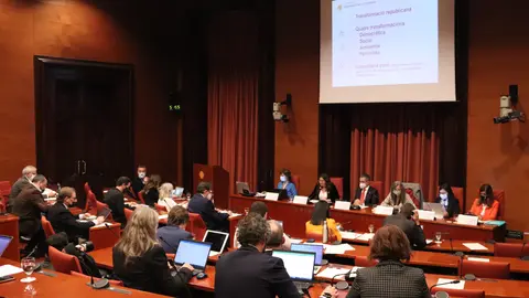 Pla general durant la compareixen&radic;&szlig;a de la consellera de la Presid&radic;&reg;ncia, Laura Vilagr&radic;&dagger;, davant la Comissi&radic;&ge; d&sbquo;&Auml;&ocirc;Afers Institucionals per a explicar els pressupostos. Imatge del 10 de novembre de 2021. (Horitzontal).