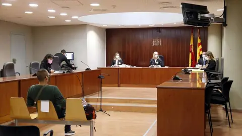 Pla obert de l'Audi&radic;&reg;ncia de Lleida durant la segona jornada de judici a l'acusat de maltractar la parella a Tremp. Imatge del 10 de novembre de 2021. (Horitzontal)