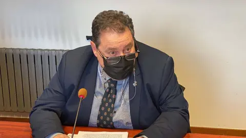 Pla mitj&radic;&dagger; del nou president del Consell Comarcal de l'Alt Urgell, Mart&radic;&ne; Riera, durant la seva intervenci&radic;&ge; al ple de l'ens que l'ha proclamat en el c&radic;&dagger;rrec. Imatge del 29 de desembre de 2021. (Horitzontal)