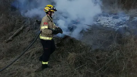 Bombers Adral incendi vegetaci&oacute; 2