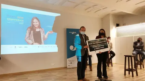 1.-premi jove emprenedor-guanyadora