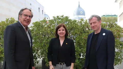 El senador Miquel Caminal amb la portaveu adjunta, Sara Bailac i Xavier Castellana