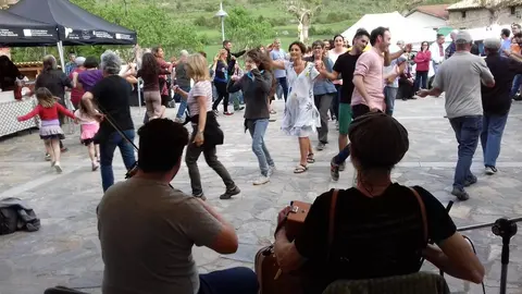 M&uacute;sica i danses amb La Sonsoni