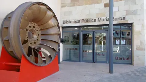 entrada biblioteca Tremp