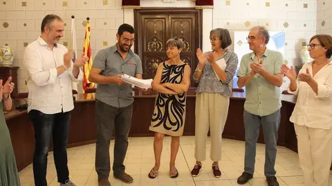 Lliurament signatures pro resid&egrave;ncia p&uacute;blica a la Seu-3