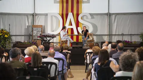 Bernat Puigtobella i Toni Sala presentant el llibre 'Una fam&iacute;lia' durant el festival literari Das de La Cerdanya organitzat per l'ajuntament de Das i N&uacute;vol. Das 12.08.2021 N&uacute;vol, WAYRA FICAPAL