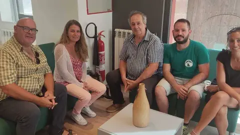 Escola Folk ll&iacute;via