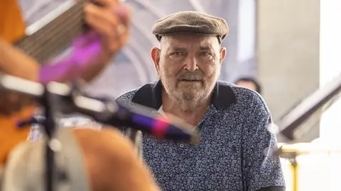 Josep Espunyes Fira del llibre d'Organy&agrave; autor V&iacute;ctor Merencio