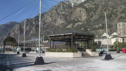Pla&ccedil;a del Poble d'Andorra la Vella reforma