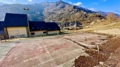 Pista tenis Boss&ograve;st 1