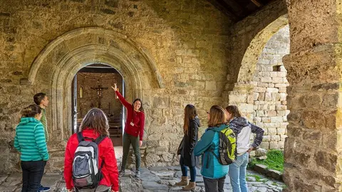 Visitants al conjunt rom&agrave;nic de la Vall de Bo&iacute;