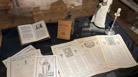 Expo Abans mir&agrave;vem la lluna 1