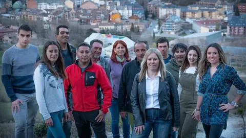 Rosa Noray amb el seu equip de la candidatura de Pont de Suert