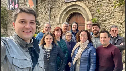 Pere Tic&oacute; amb l'equip de la seva candidatura a Esterri d'&Agrave;neu