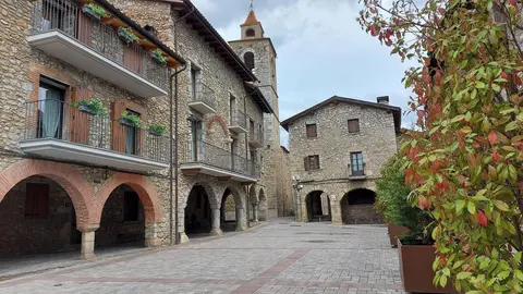 Bellver de Cerdanya pla&ccedil;a Major