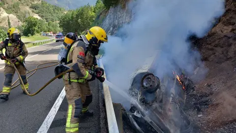 Incendi cotxe Llavors&iacute; 1