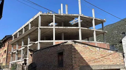 Sort Edifici barri de la Solana