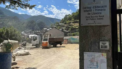 Escola de Llavors&iacute; 1