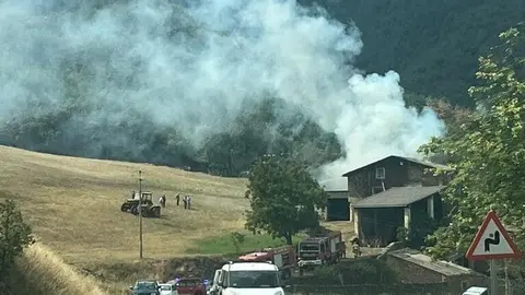 Incendi Masia de Gramunt a Castellb&ograve; Albert Arellano