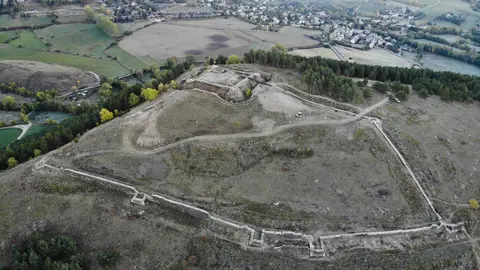 imatges excavacions castell02