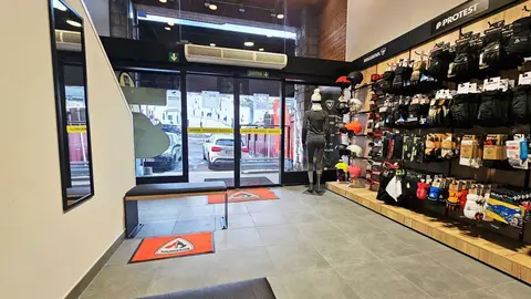 Interior (2)