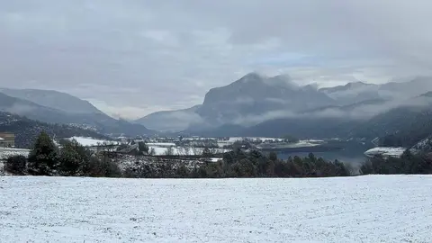 Coll de Narg&oacute; nevat