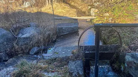 Captaci&oacute; d'aigua del canal d'Angostrina Ajuntament de Ll&iacute;via Jordi Pardinilla
