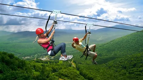 Tirolina de Hunter Mountain en the Catskills (Nueva Tork)