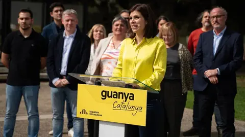 Marta Vilalta i els candidats i candidates durant la presentaci&oacute; de la candidatura