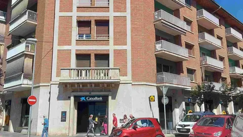 Edifici La caixa 18