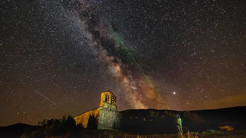 V&iacute;a L&agrave;ctea sobre Sant Quirc de Durro. Vall de Bo&iacute;, juliol de 2019.