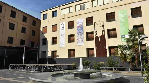 Pla&ccedil;a de les monges 