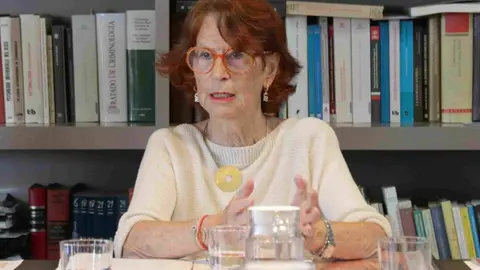 Esther Gim&eacute;nez-Salinas
