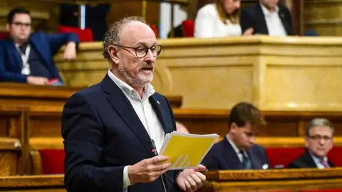 El diputat Pepe Vidal durant una intervenci&oacute; al Parlament