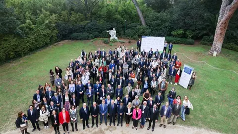 Imatge de grup dels 20 anys de l'Euroregi&oacute; al Palau de Pedralbes de Barcelona. Foto Raquel P&eacute;rez