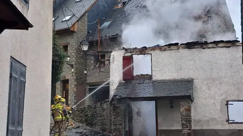 Incendi quatre cases a val d'aran
