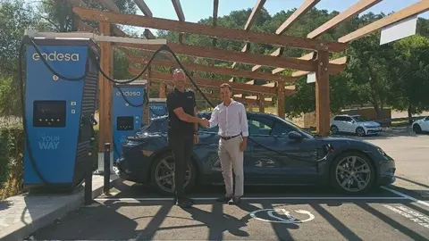 Endesa C-14 Bassella rec&agrave;rrega el&egrave;ctrica