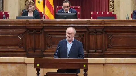 El diputat Pepe Vidal durant una intervenci&oacute; al Parlament