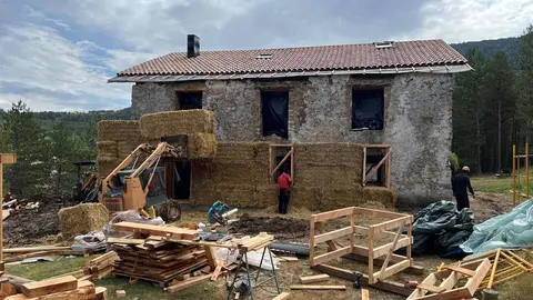 Refugi de Cuberes rehabilitaci&oacute; 1
