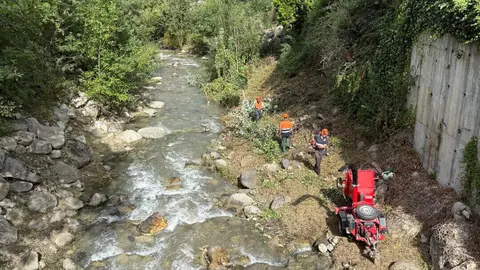 Trabalhs de prevencion dauant d&rsquo;aig&uuml;ats en arriu Garona en Salard&uacute; e Tred&ograve;s